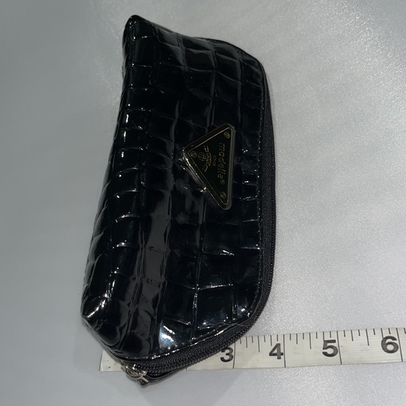 $8SALE Modella Travel Size Cosmetic Bag ,Zipper Close, Animal Texture Printed - Picture 8 of 9